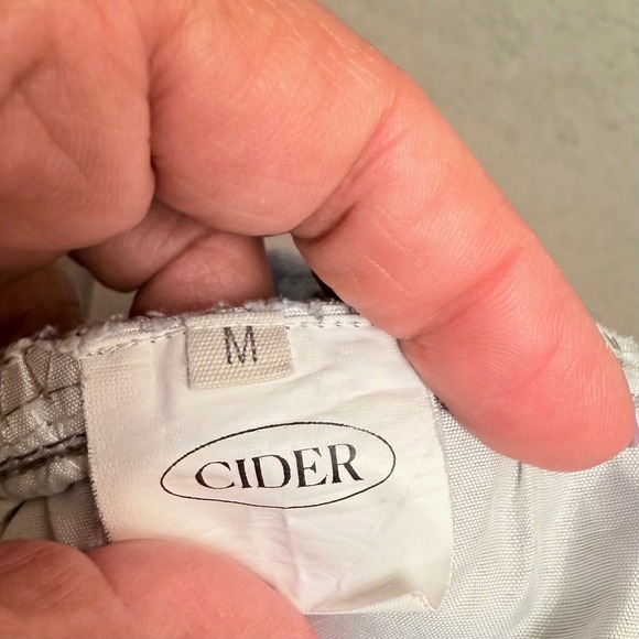 Cider Sz M Womens Light Wash Embroidered Cherry Fun Ankle Party Different Jeans - Picture 2 of 9